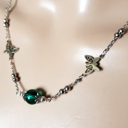 Collier perles en verre, papillon, perle en verre verte, fermoir, chaîne en métal acier inoxydable argenté