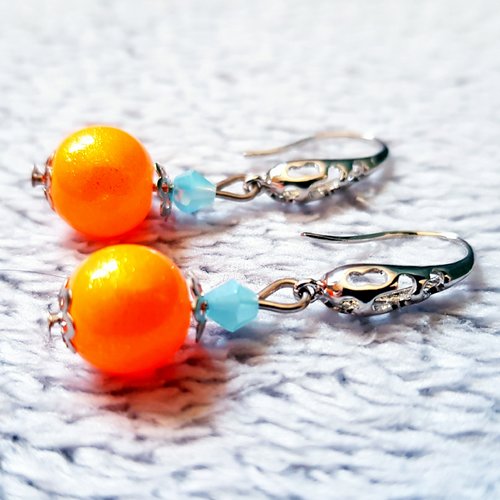 Boucle d'oreille perles en verre orange vif, bleu, crochet en métal argenté