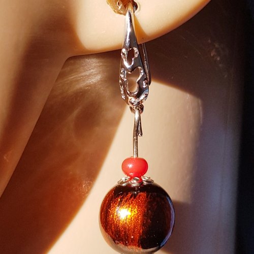 Boucle d'oreille perles en verre noir, orange, crochet en métal argenté