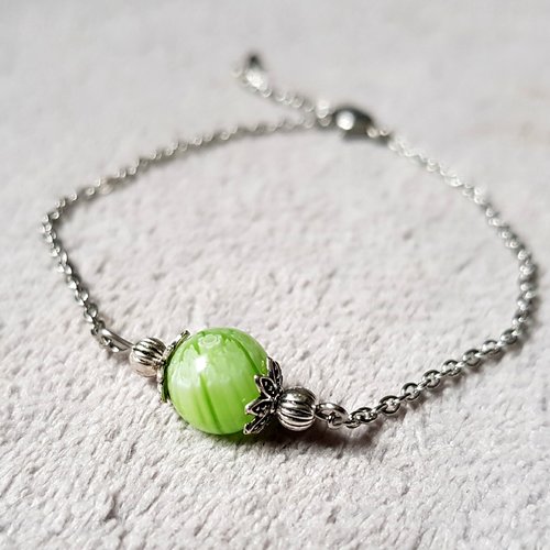 Bracelet chaîne perle en verre vert clair, blanc, fermoir mousqueton, chaîne d’extension, métal acier inoxydable argenté