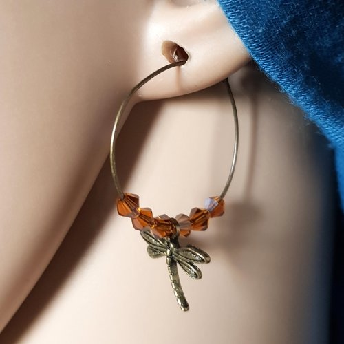 Boucle d'oreille créole, libellule, perles en verre ambre, métal bronze