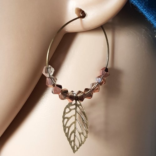 Boucle d'oreille créole, feuille, perles en verre ambre rosé, métal bronze