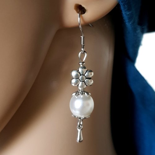 Boucle d'oreille perles en acrylique blanche brillante, fleurs, crochet en métal acier inoxydable argenté