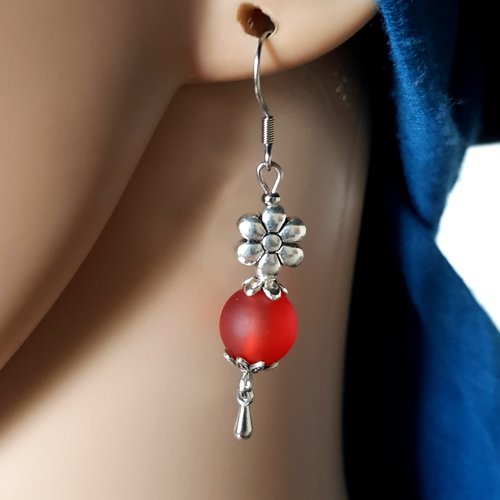 Boucle d'oreille perles en verre rouge givré, crochet en métal acier inoxydable argenté