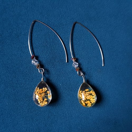 Boucle d'oreille, pendentif en verre avec fleurs séché jaune moutarde, perles en transparente, crochet en métal inoxydable argenté