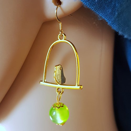 Boucle d'oreille oiseaux, perles acrylique vert clair, crochet en métal acier inoxydable doré ancien