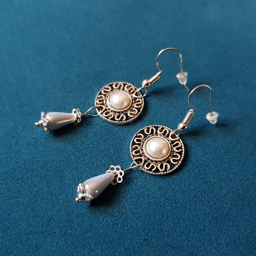 Boucle d'oreille connecteur, perles en acrylique blanche, crochet en métal acier inoxydable argenté