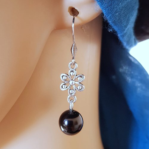 Boucle d'oreille fleur, perle en verre, noir, crochet en métal acier inoxydable argenté