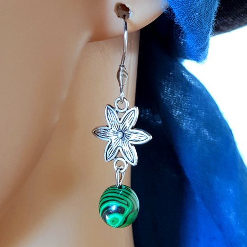 Boucle d'oreille fleur, perle en verre vert, noir, crochet en métal acier inoxydable argenté