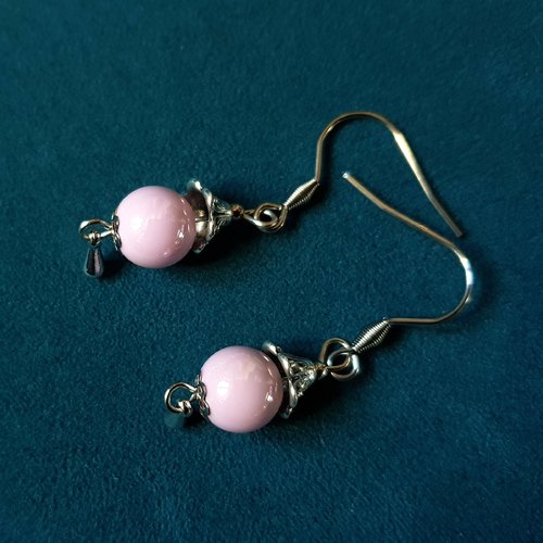 Boucle d'oreille perles en acrylique lilas, parme, crochet en métal acier inoxydable argenté