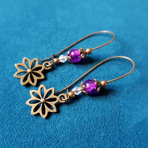 Boucle d'oreille fleur, perles en verre violet, transparent, métal bronze