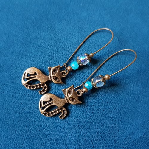 Boucles d'oreille chat, pompons bleu canard, anneau bronze, fait