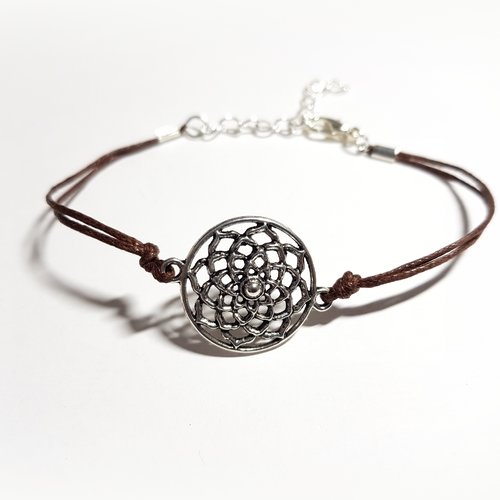 Bracelet en coton ciré marron, connecteur rond fleur, fermoir, chaîne d’extension en métal  argenté clair