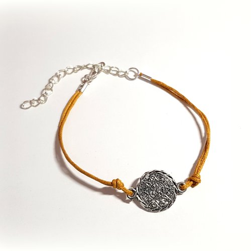 Bracelet en coton ciré beige caramel, connecteur rond soleil, fermoir, chaîne d’extension en métal argenté clair