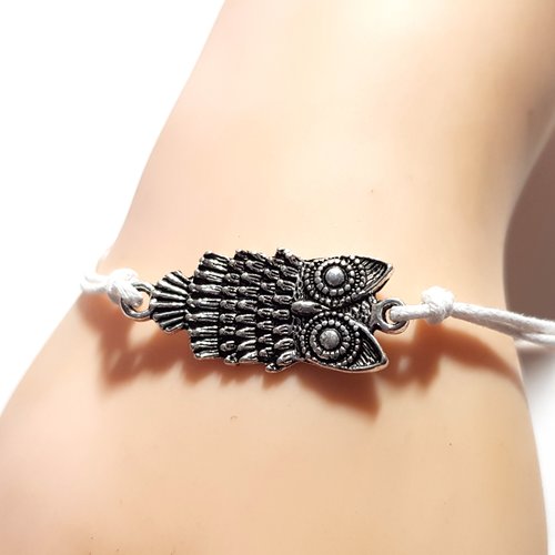 Bracelet en coton ciré blanc, connecteur hibou, fermoir, chaîne d’extension en métal argenté clair