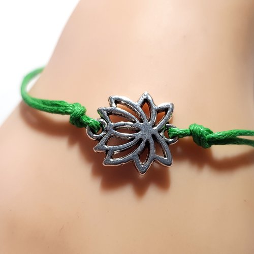 Bracelet en coton ciré vert, connecteur fleur de lotus, fermoir, chaîne d’extension en métal argenté clair