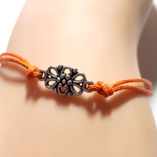 Bracelet en coton ciré orange, connecteur fleur, fermoir, chaîne d’extension en métal argenté clair