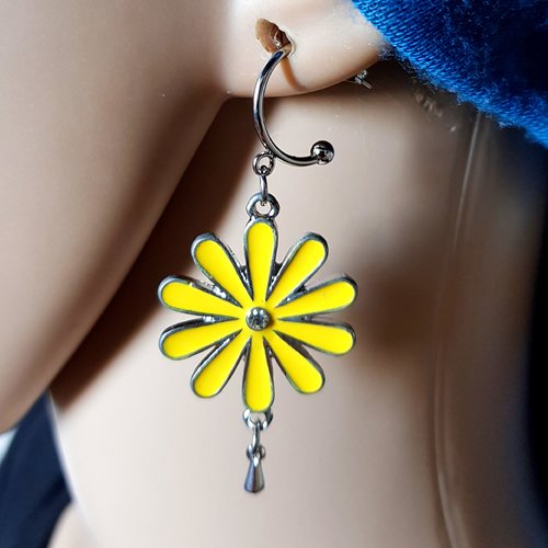 Boucle d'oreille fleur émaillé jaune, crochet en métal acier inoxydable argenté