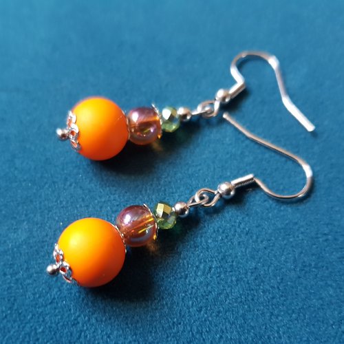 Boucle d'oreille, perles en verre transparent ambre et acrylique orange, coupelles, crochet en métal acier inoxydable argenté