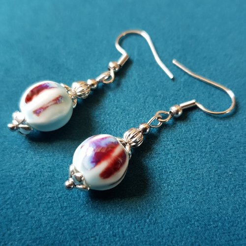 Boucle d'oreille perles en terre cuit émaillé bleu, violet prune, crochet en métal acier inoxydable argenté