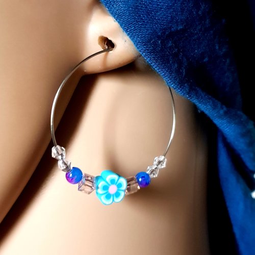 Boucle d'oreille créole, perles en acrylique fleur bleu, violet, transparent, métal acier inoxydable argenté