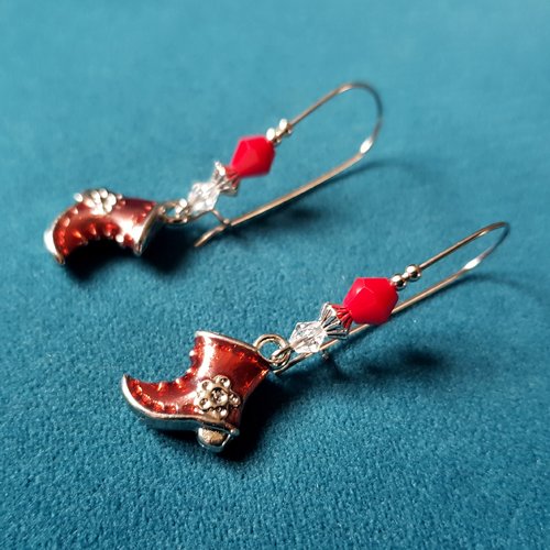 Boucle d'oreille botte de noël 3d émaillé rouge, perles en verre, crochet en métal acier inoxydable argenté