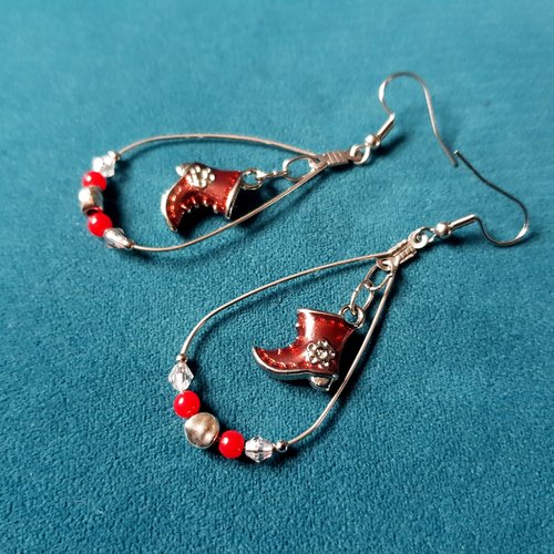 Boucle d'oreille botte de noël 3d émaillé rouge, perles en verre, crochet en métal acier inoxydable argenté
