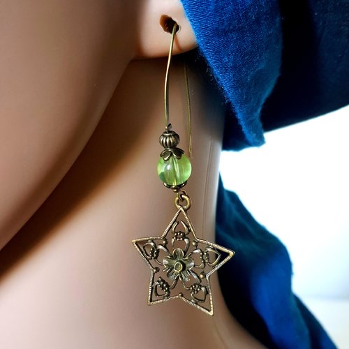 Boucle d'oreille fleurs étoile, perles en acrylique verte, métal bronze