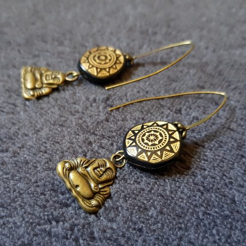 Boucle d'oreille bouddha, perles en acrylique noir et doré, crochet en métal bronze