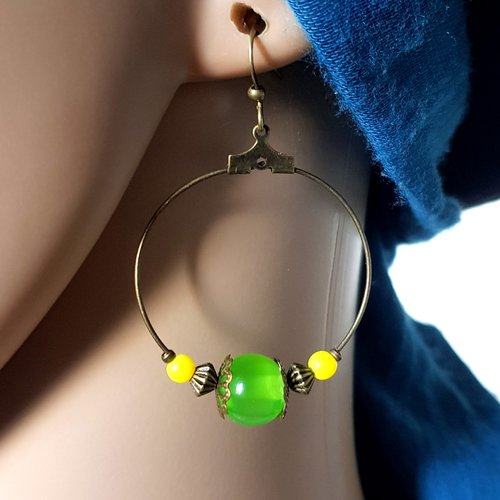 Boucle d'oreille créole, perles en verre et acrylique, jaune, verte, métal bronze