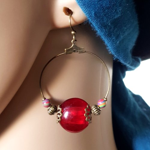 Boucle d'oreille créole, perles en verre rouge, métal bronze