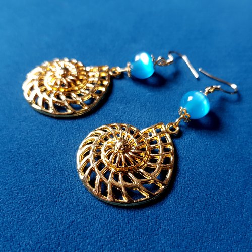 Boucle d'oreille escargot ajouré, perles en acrylique bleu, crochet en métal acier inoxydable doré