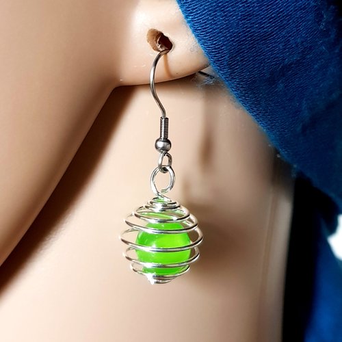 Boucle d'oreille perles ressort et perles verte en acrylique, crochet en métal acier inoxydable argenté