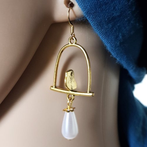 Boucle d'oreille oiseaux, perles en acrylique blanche, crochet en métal acier inoxydable doré ancien