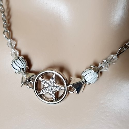 Collier étoile avec strass , perles en bois blanc et noir , fermoir, chaîne en métal acier inoxydable argenté