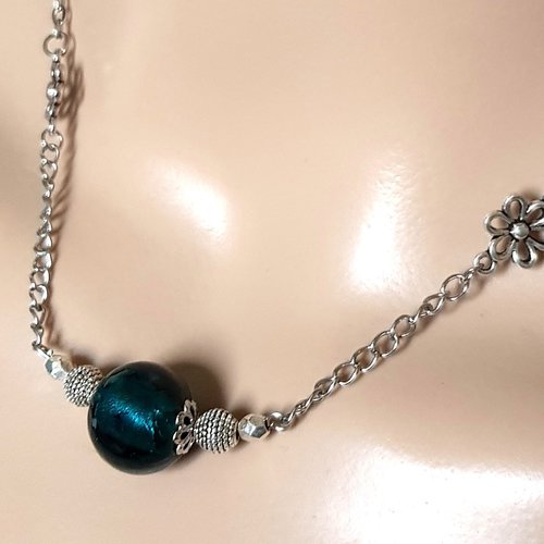 Collier perles en verre, fleur, perle en verre verte, fermoir, chaîne en métal acier inoxydable argenté