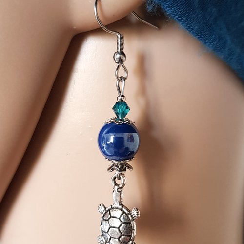Boucle d'oreille tortue, perles en acrylique bleu foncé, coupelles, crochet en métal acier inoxydable argenté