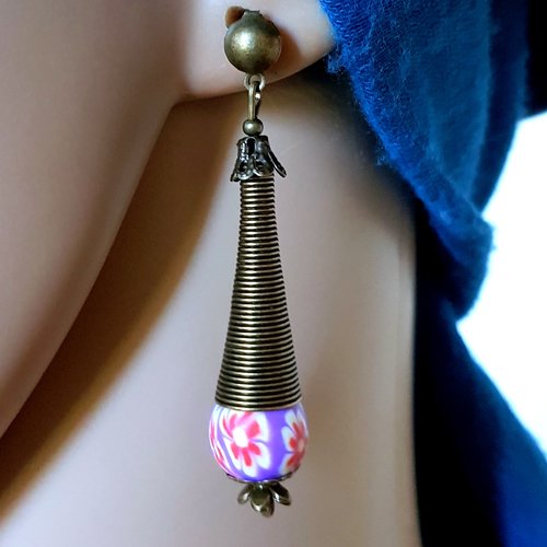 Boucle d'oreille perles en acrylique fleur, violet, blanc, jaune, rouge, coupelles, crochets en métal bronze