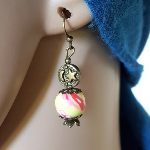 Boucle d'oreille perles en acrylique fleur, jaune, rose, rouge, perles  lune étoile, coupelles, crochets en métal bronze