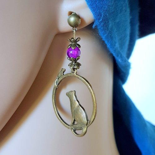 Boucle d'oreille chats, souris, perles en verre violet transparent, coupelles, crochets puce en métal bronze
