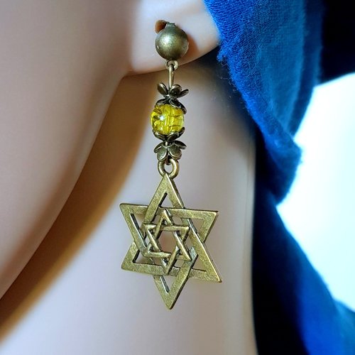 Boucle d'oreille étoile, perles en verre jaune transparent, coupelles, crochets puce en métal bronze