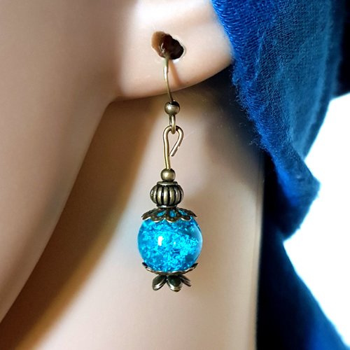 Boucle d'oreille perles en verre bleu transparent, crochets en métal bronze