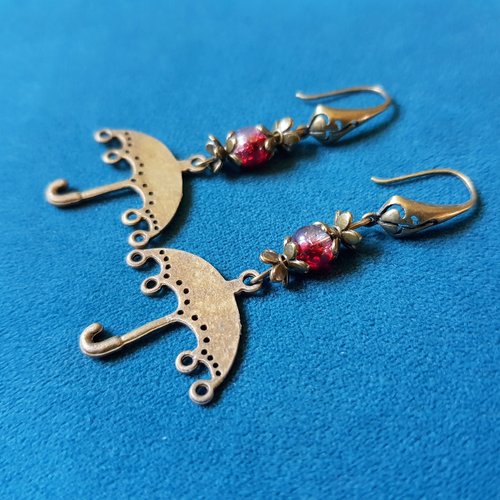 Boucle d'oreille parapluie, perles en verre rouge transparent, coupelles, crochets en métal bronze