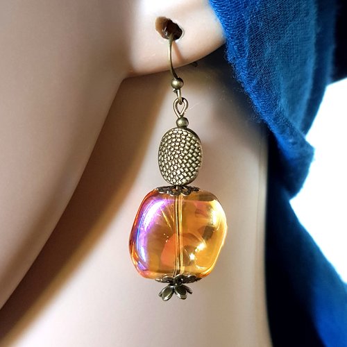 Boucle d'oreille perles en verre orange transparente avec reflet, coupelles, crochets en métal bronze