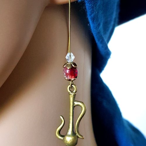 Boucle d'oreille perles en verre rouge transparent, coupelles, crochets en métal bronze