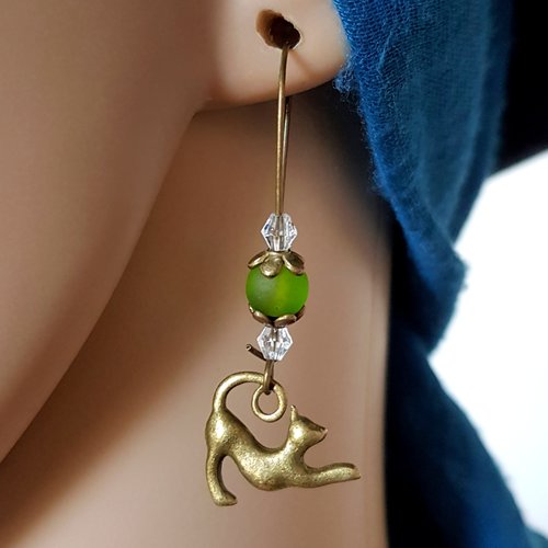 Boucle d'oreille chat, perles en verre verte, coupelles, crochets en métal bronze