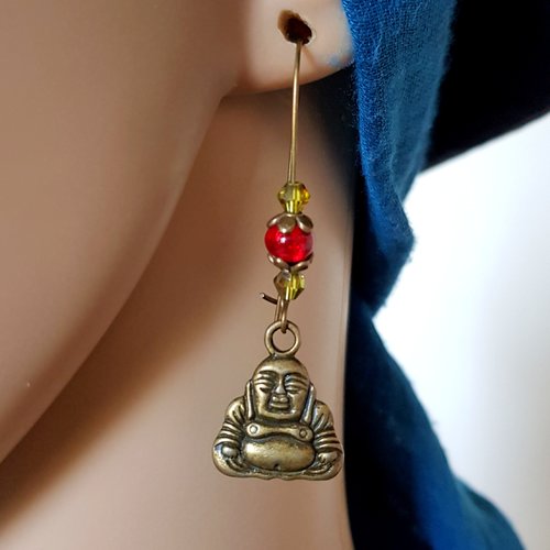Boucle d'oreille bouddha, perles en verre rouge, vert, coupelles, crochets en métal bronze