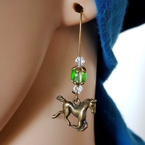 Boucle d'oreille cheval, perles en verre transparent, vert, coupelles, crochets en métal bronze