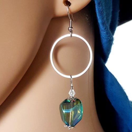 Boucle d'oreille rond, perles en verre verte bleu avec reflets, crochet en métal acier inoxydable argenté