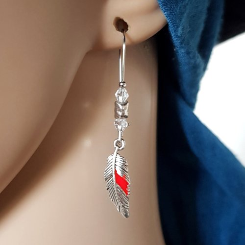 Boucle d'oreille plume émaillé rouge, perles en verre transparente, crochet en métal acier inoxydable argenté